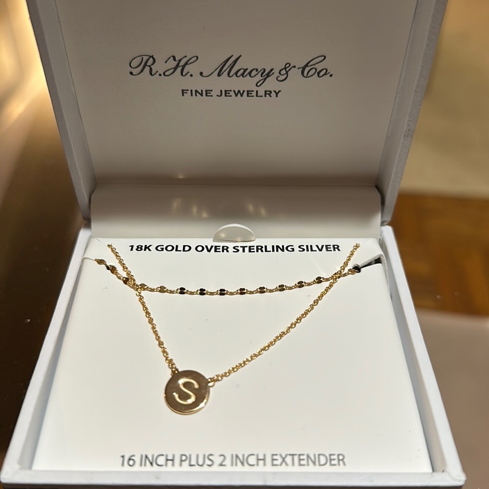 18k gold necklace. Never worn